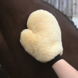 Lammfell Putzhandschuh